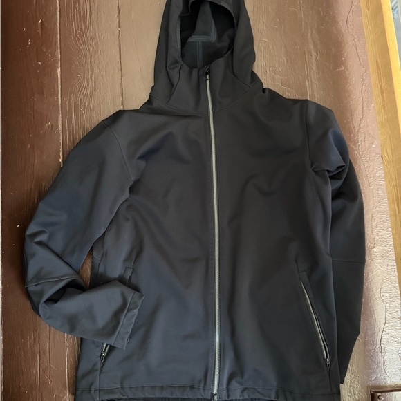 lululemon athletica Men's Black Windbreaker - Picture 16 of 16
